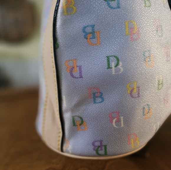 Dooney and Bourke Bucket bag EUC - Picture 4 of 9